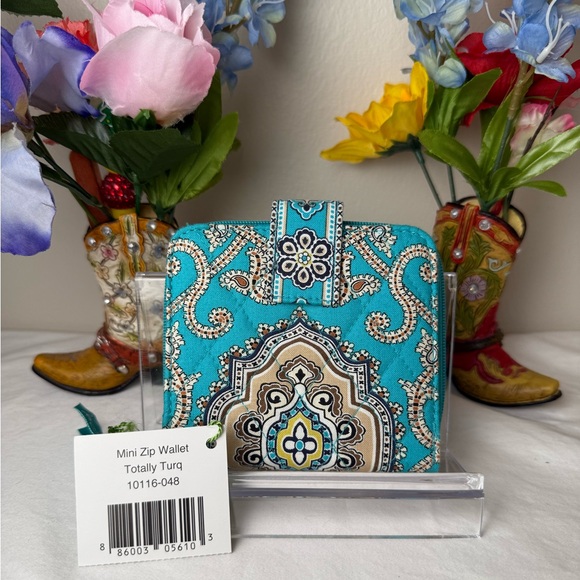 NWT Vera Bradley Mini Zip Around Wallet - Totally Turq Pattern - Pocket Wallet - Picture 1 of 7